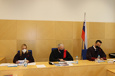 Senat v finalu